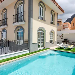 Luxury Holiday Heated Pool Villa